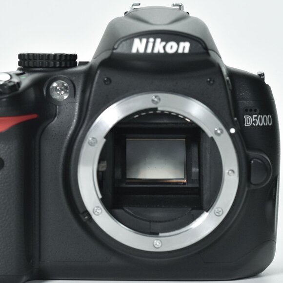 Nikon D5000 Digital SLR Camera 12.3MP 18-55mm Lens HD Video 6246 Clicks 32GB SD - Picture 12 of 16